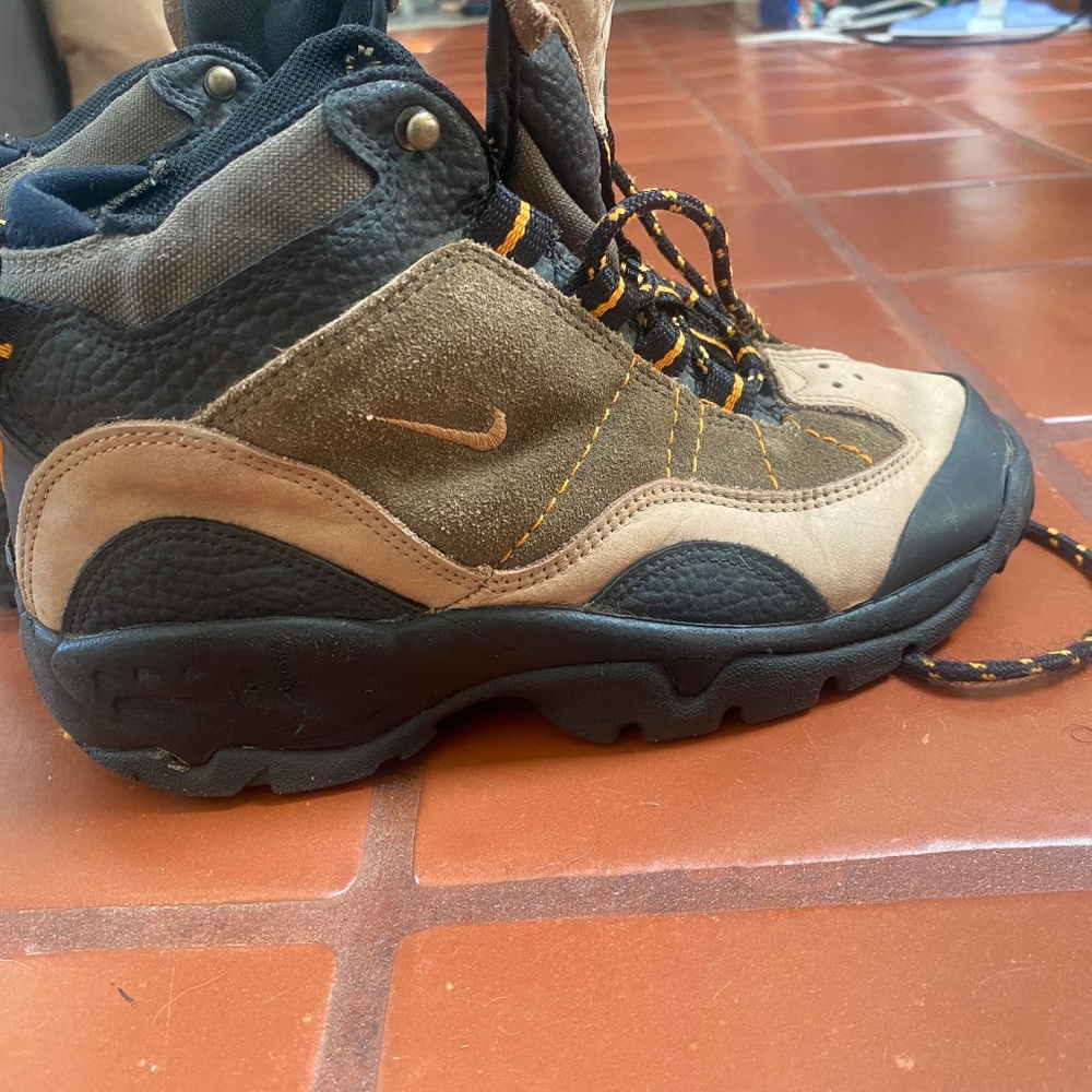 Nike Air Hiking Boots - Picture 6 of 11